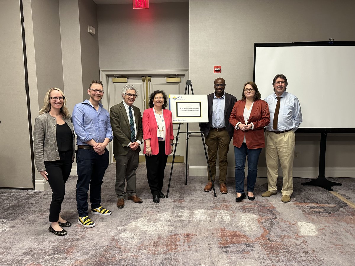 Great to work with this amazing editorial team @ACSMedChemLett @Kelly_Chibale. Enjoyable meeting at #ACSSpring2024 and always fun to represent with my new periodic table kicks thanks to @chemical_kim