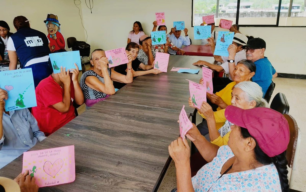 DPS_LosRios's tweet photo. #Bolívar | Junto a 25 adultos mayores, en el Centro de Salud #Echeandía elaboramos tarjetas decorativas🎨 por el mes de la mujer. La actividad está orientada a fortalecer la motricidad fina y mejorar las destrezas sensomotoras de este grupo poblacional.👵👴

#EstoEsEcuador 🇪🇨 https://t.co/gzhTXnnara