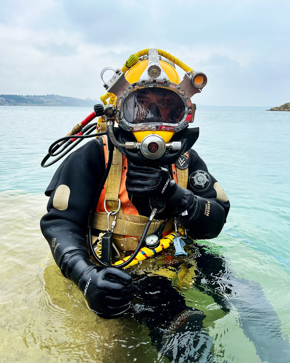 🌊 Dive into commercial diving with Northern Diver! Explore our top-quality equipment at ndiver-commercial.com 📷@alpha.mds #northerndiver #commercialdiving #commercialdiver #kirbymorgan #drysuit #underwaterwork #underwaterwelding