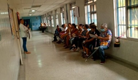 #19Mar A fin de mantener informado a los usuarios que acuden a nuestro centro. Odontólogo Marielvis Larez realiza sesión educativa sobre Enfermedades Sistemática con Salud Bucal.
#JuntosPorCadaLatido 
#PorUnSeguroMásSocial
<a href="/NicolasMaduro/">Nicolás Maduro</a> 
<a href="/MagaGutierrezV/">Magaly Gutiérrez Viña</a> 
<a href="/Somosivss/">Instituto Venezolano de los Seguros Sociales</a> 
<a href="/MinSaludVE/">MPPSalud</a>