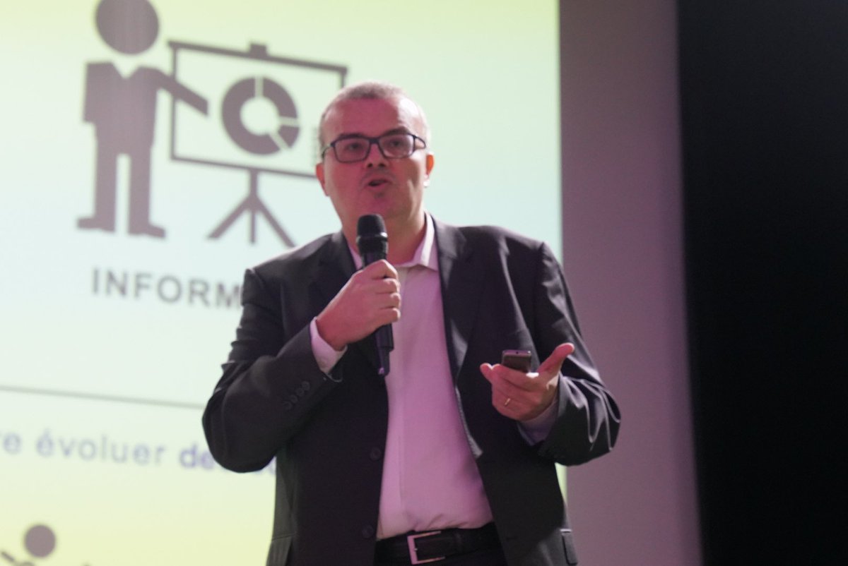 cap_com's tweet photo. ✅ Clôture de ces 2 jours dédiés à la #cominterne avec Stéphan Giraud, directeur de projets à la @_DITP, qui s’appuie sur les fondamentaux des sciences comportementales pour accompagner au mieux, en interne, les changements de comportements 💡🧠 https://t.co/zmpAmk9ZdU