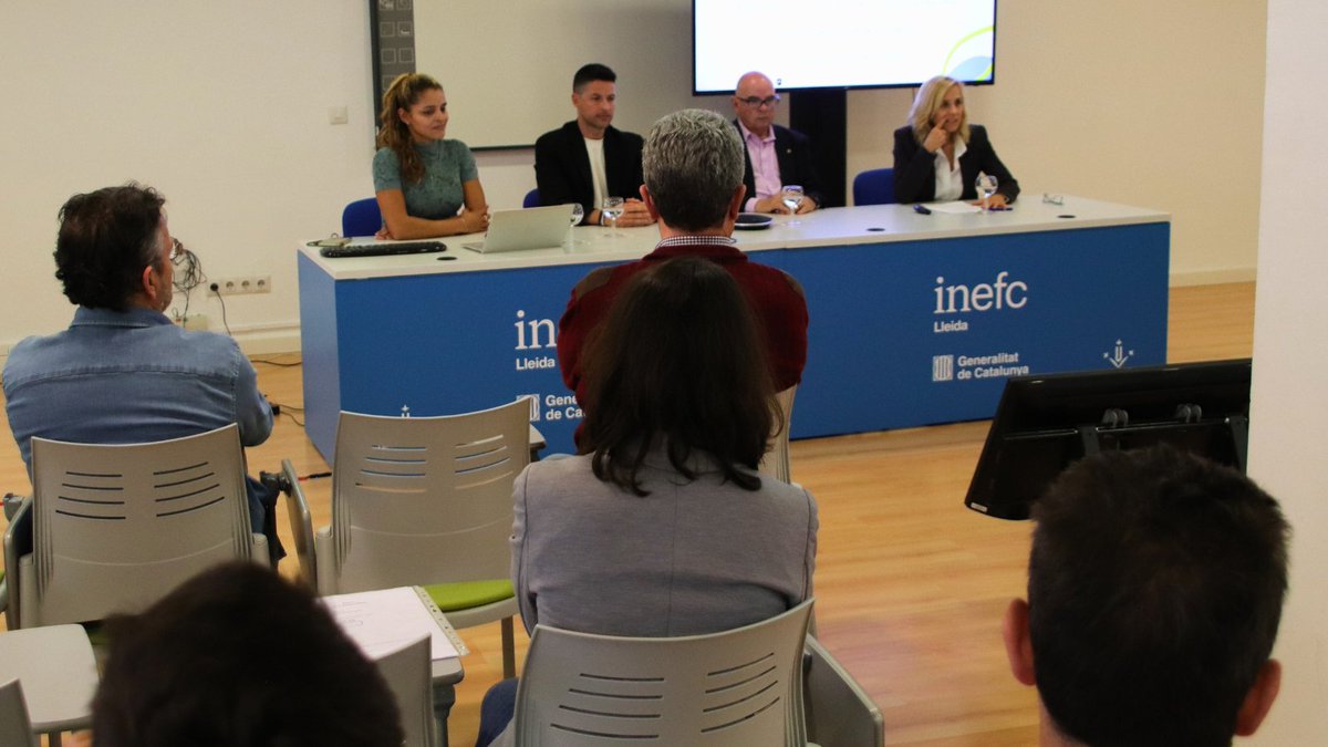 inefcat's tweet photo. 🏛️ ACTES | Presentada la plataforma d'Educació Física de Qualitat EFCOOL a l'INEFC Lleida

🫂 El director de l'INEFC, Eduard Inglés, el de l'INEFC Lleida, Xavier Peirau, i el president del @coplefc, Pere Manuel, han acompanyat Ana Flávia Leão i la Dra. Eloísa Lorente

#SomINEFC https://t.co/O57UhsOQOy