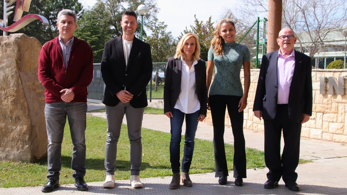 inefcat's tweet photo. 🏛️ ACTES | Presentada la plataforma d'Educació Física de Qualitat EFCOOL a l'INEFC Lleida

🫂 El director de l'INEFC, Eduard Inglés, el de l'INEFC Lleida, Xavier Peirau, i el president del @coplefc, Pere Manuel, han acompanyat Ana Flávia Leão i la Dra. Eloísa Lorente

#SomINEFC https://t.co/O57UhsOQOy