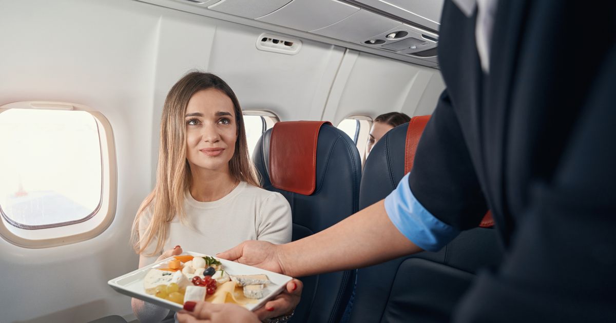 A British Airways flight attendant advised skipping unhealthy plane meals – and says flying causes bloating 

#Travel #TravelNews #Holidays #FlightSecrets #Flights #Food 

dailystar.co.uk/travel/travel-…