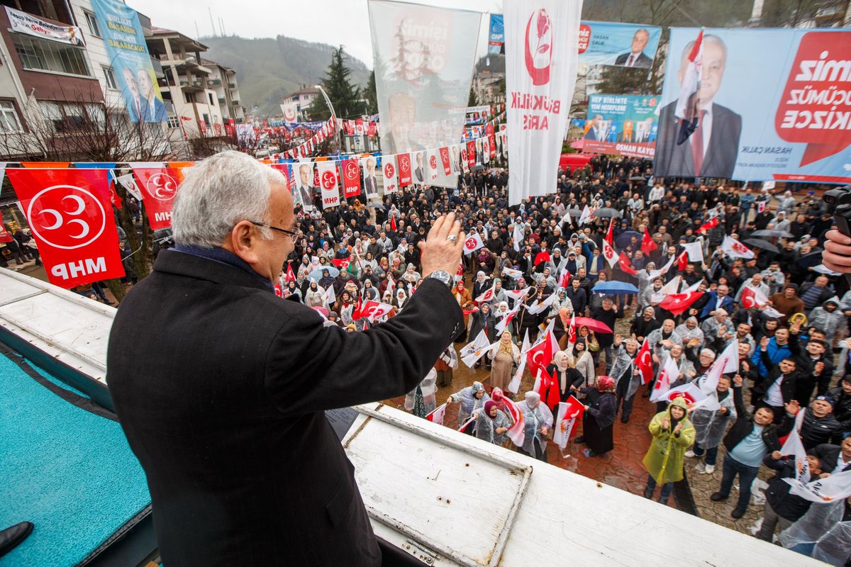 mhilmiguler's tweet photo. Sevdik sevdalandık.
Biz bu şehrin her noktasına aşık olduk.

Yağmurlu bir Ordu sabahında bugünkü ziyaret noktamız İkizce'mizdi.

İkizce mutluluğumuza mutluluk, coşkumuza coşku kattı.

Yağan yağmura aldırış etmeyen hemşehrilerimizin coşku dolu karşılamaları, sevgi dolu muhabbetleri ve büyük teveccühleri hem ilçede hem Büyükşehirde Cumhur İttifakı'nın güçlü zaferinin işareti oldu.

Hemşehrilerimize, esnaflarımıza, gençlerimize, evlatlarımıza, yediden yetmişe tüm İkizceli kardeşlerimize müjdelerimizi verdik. "Hizmetin de eserin de en güzellerini İkizce'mize kazandıracağız" diyerek sözümüz söz dedik.

MHP İlçe Başkanlığı'nda ve AK Parti İlçe Başkanlığı'nda değerli yol arkadaşlarımızın inanmışlıklarından ve kararlılıklarından da ayrıca memnun olduk.

İkizce'mizi Osman Kaygı Başkanımıza, Osman Başkanımızı da İkizceli hemşehrilerimize emanet ettik.

Birlikte başardık, birlikte kazanacağız.