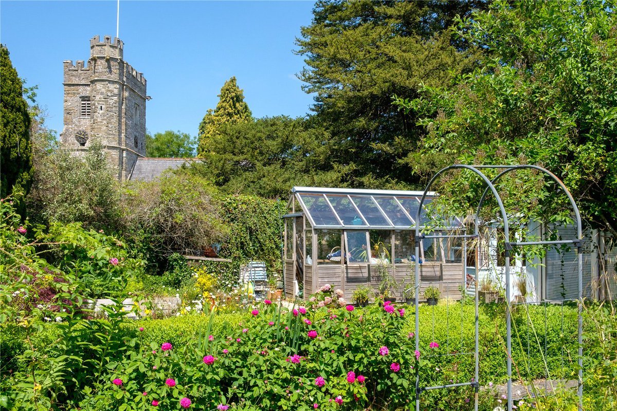 JSBridport's tweet photo. #Dalwood #Axminster $Devon

Old Yew Cottage is a stunning #GradeIIlisted, four bedroom #Devonlonghouse which has recently been completely refurbished, with a huge amount of character and charm and absolutely delightful gardens. Guide price ��895,000.

https://t.co/GyiqqZWBHS https://t.co/6CXLZnd8E3