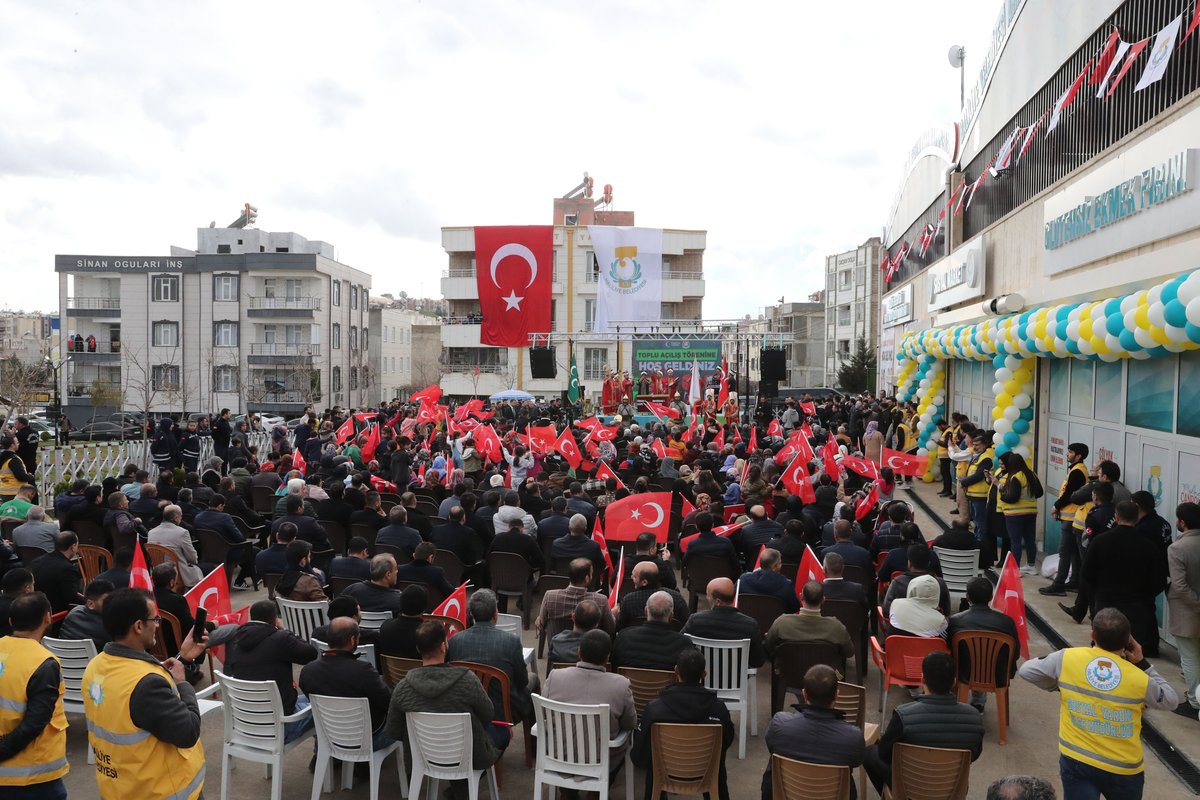mcanpolatnet's tweet photo. Kalıcı eserlerimiz Haliliye'mize hayırlı olsun.

Ahmet Yesevi Sosyal Yardım Kompleksi, Kapalı Semt Pazarı/ Otopark,
21 Adet Semt Sahası,
Süleymaniye Semt Pazarı/ Otopark,
Makine İkmal Tamir ve Bakım Atölyesi,
Çevre Koruma Üretim Atölyelerimizin açılışını;

TBMM Başkanvekilimiz Sn. Bekir Bozdağ, Valimiz Sn. Hasan Şıldak, Milletvekillerimiz Sn. Cevahir Asuman Yazmacı ve Mehmet Ali Cevheri, İl Başkanımız Sn. Ali İhsan Delioğlu, AK Parti MKYK Üyemiz Sn. İbrahim Halil Yıldız, Genel Merkez Siyasi ve Hukuki İşler Başkan Yardımcımız Sn. Kemalettin Yılmaztekin, Genel Merkez Yerel Yönetimler Başkan Yardımcımız Sn. Mahmut Kaçar, İlçe Başkanımız Sn. Mustafa Bağmancı, teşkilat üyelerimiz ve vatandaşlarımızın yoğun katılımıyla gerçekleştirdik.

@bybekirbozdag @hasansildak @CYAZMAC @malicevheri @adelioglu63 @av_ihalilyildiz @KmlttinYlmztkn @mvkacar @mbagmanci63