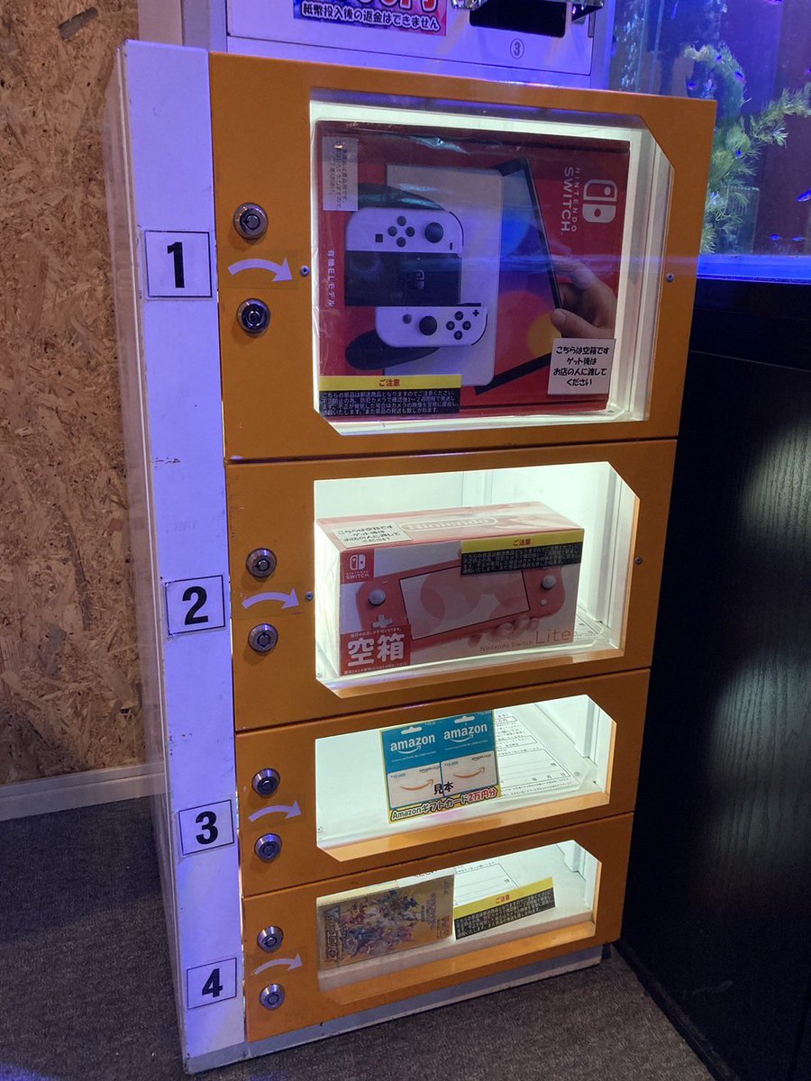 MAGICAL_SPACE03's tweet photo. 愛知県春日井市のセカンドダイナー様に
2000円ガチャ設置しました‼️

鍵ボックスには豪華景品入れておきましたよ🎶
引くタイミング次第ではお得にゲットできるかも？！ https://t.co/eQqqNgGQWq