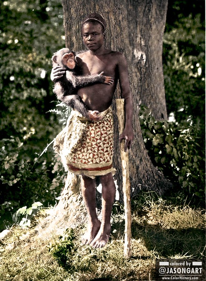 On this day in 1916, Ota Benga, an African native who suffered inhumane treatment by being kept in a zoo, committed suicide. He had been kidnapped in 1904 from Congo, and taken to America and exhibited at the Bronx Zoo with monkeys. A THREAD!