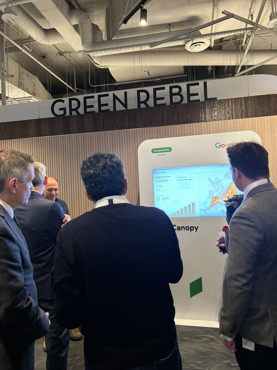 _MarkSutcliffe's tweet photo. Yesterday I met the AI experts at @googlecanada who were demonstrating their research and capabilities to an engaged crowd here in Ottawa.
 
Hier, j'ai rencontré les experts en IA de @googlecanada qui présentaient leurs recherches et leurs capacités à une foule enthousiaste ici à Ottawa.