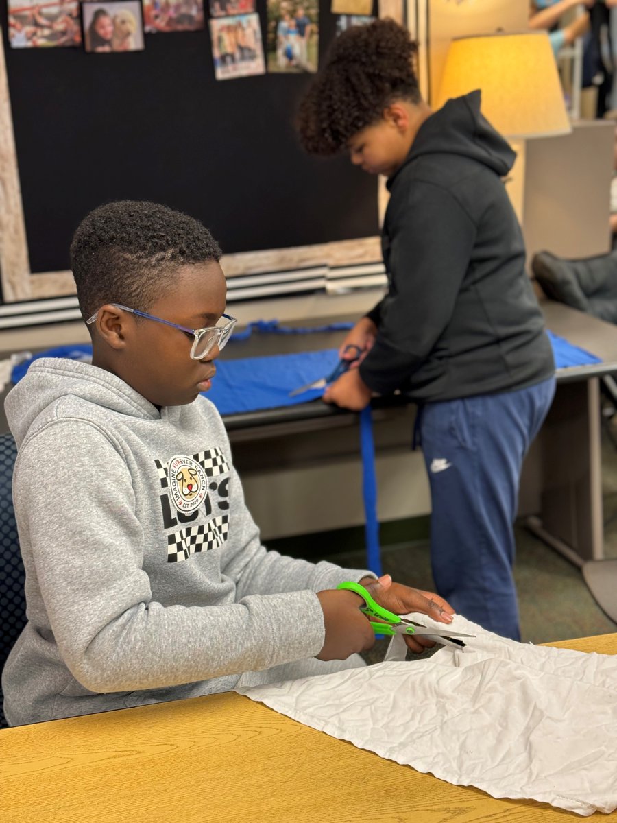 usd232official's tweet photo. Students @PRECougars took part in a school-wide Community Service Day right before Spring Break.
As part of their canine-centered, community service learning, 5th graders created pet toys and blankets to donate to the Heart of America Humane Society. 
#usd232communityservice https://t.co/5rkLcLgIP9