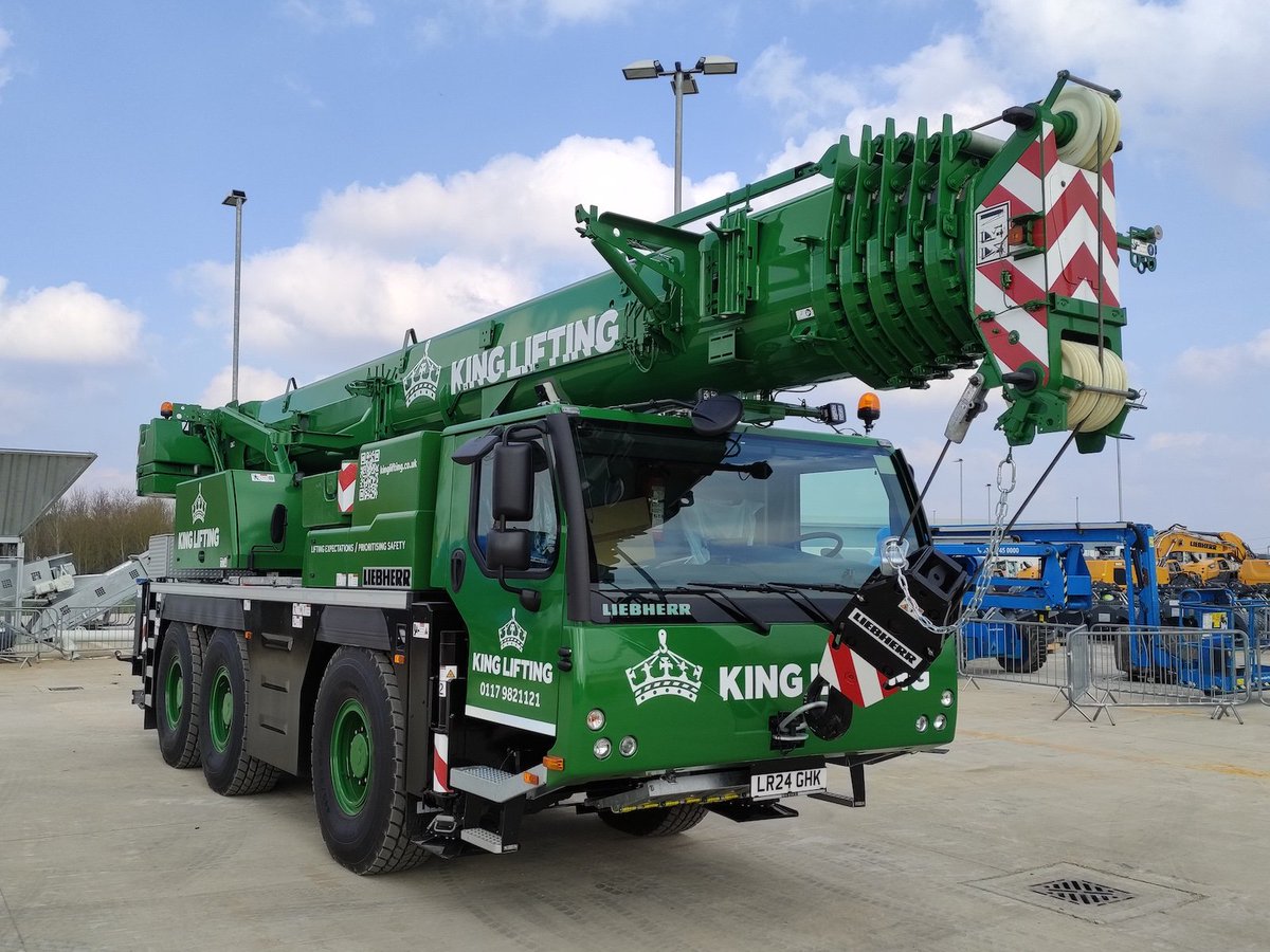 King Lifting are pleased to announce the delivery of its first new crane for 2024, as our fleet of LTM1060-3.1 continues to grow! 🏗

Crane: Liebherr LTM1060-3.1
Capacity: 60t
Boom Length: 48M

#projectexcellence #liftingsolutions #safetyfirst #precisionengineering #crane #cranes