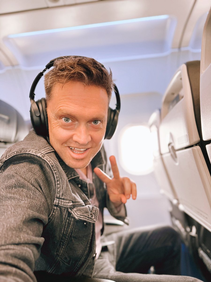 AdrianCoxMusic's tweet photo. I am just taking off on a flight ✈️ 
Can I get 50 #Reposts in the 2 hours I am in the air @X ??? 

Brand New #GetOnTheBus Video

Watch Now: 
https://t.co/dKIIgFqJ6s

#YouTuber #YouTubeGoals #YouTube https://t.co/rH6ummYpbb