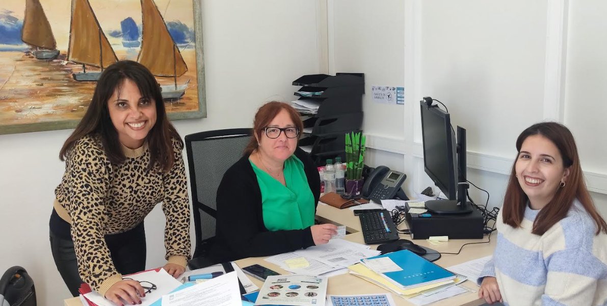 Hoy , reunión con Doña Ruth Guacimara Martín Lopez, Concejala de Servicios Sociales, Transparencia y Modernización y la Trabajadora Social del Área de Dependencia
Presentando el proyecto: "Uniendo sentidos" 
<a href="/AytoArona/">Ayuntamiento Arona</a> 
<a href="/SocialGobCan/">Social GobCan</a>