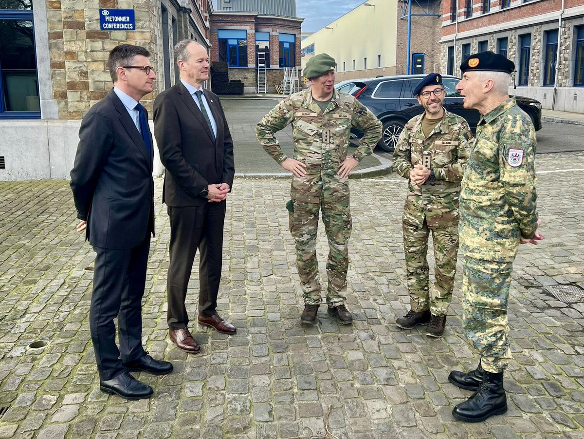 Together with 🇪🇺 MilReps we visited a leading weapon production facility, spotlighting the vital role of fostering a robust #EUdefense industry. This #EUMC away day underscores our commitment to innovation, sovereignty & the strengthening of #EU defense capabilities🛡️🚀
