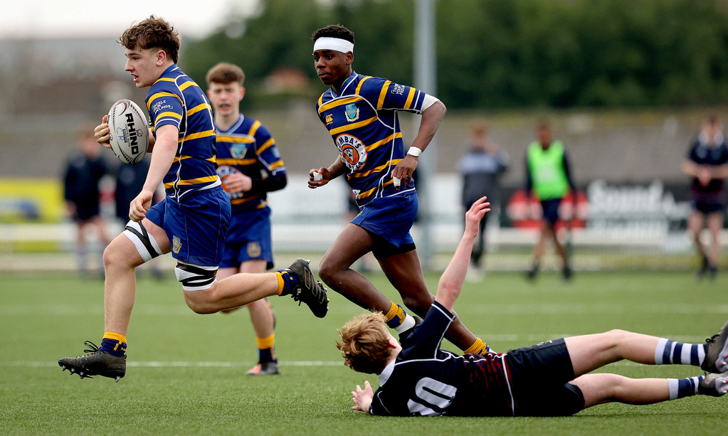 connachtrugby's tweet photo. 𝗦𝗰𝗵𝗼𝗼𝗹𝘀 𝗖𝘂𝗽 𝗛𝗶𝗴𝗵𝗹𝗶𝗴𝗵𝘁𝘀 🏉🏆

Highlights from last week's School Junior A Cup Final 📺 https://t.co/26ArAwuQod

@MaristAthlone 🆚 @SligoGrammar 
🏟️ Dexcom Stadium

#ConnachtRugby https://t.co/cQr01PStOG