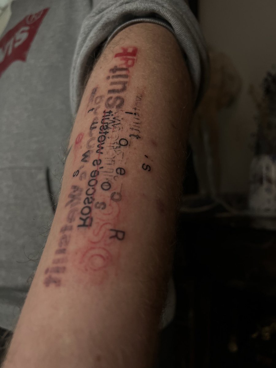 Roscoe's wetsuit, image size:900x1200