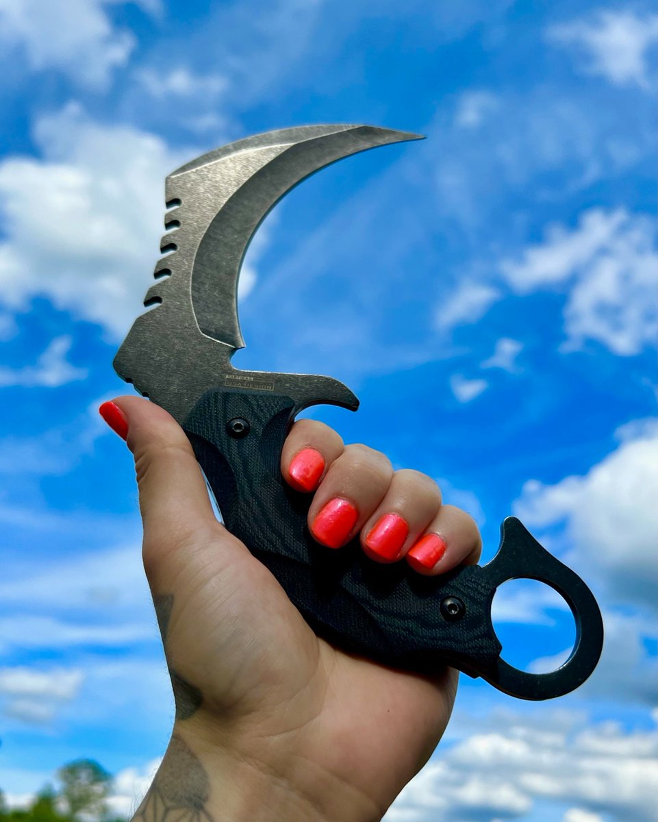 At our woman-run cutlery company, we're passionate about helping you feel safe and confident. Our range of cutlery are the perfect addition to any collection big or small. 💥Shop now and see for yourself! 💪🏼🔪⚔️