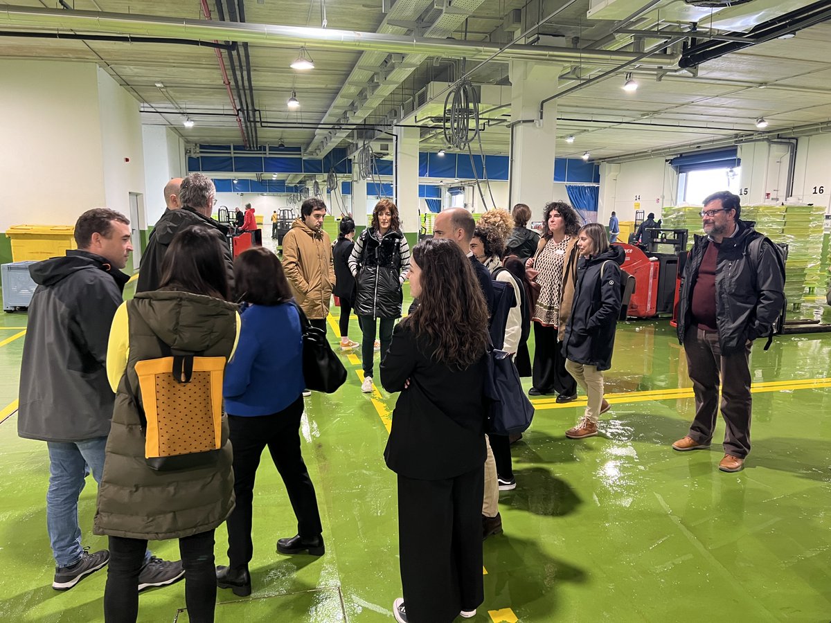 Leartibai_F's tweet photo. @fishinnproject partners field visit 
Welcome to Ondarroa Port!

⛴️ #FISHINN: increasing the #competitiviness and #resilience of #local #fisheries #ecosystems by strengthening the #collaboration of local actors and #increasing their #innovation capacities. https://t.co/3EKY3Y7q1m