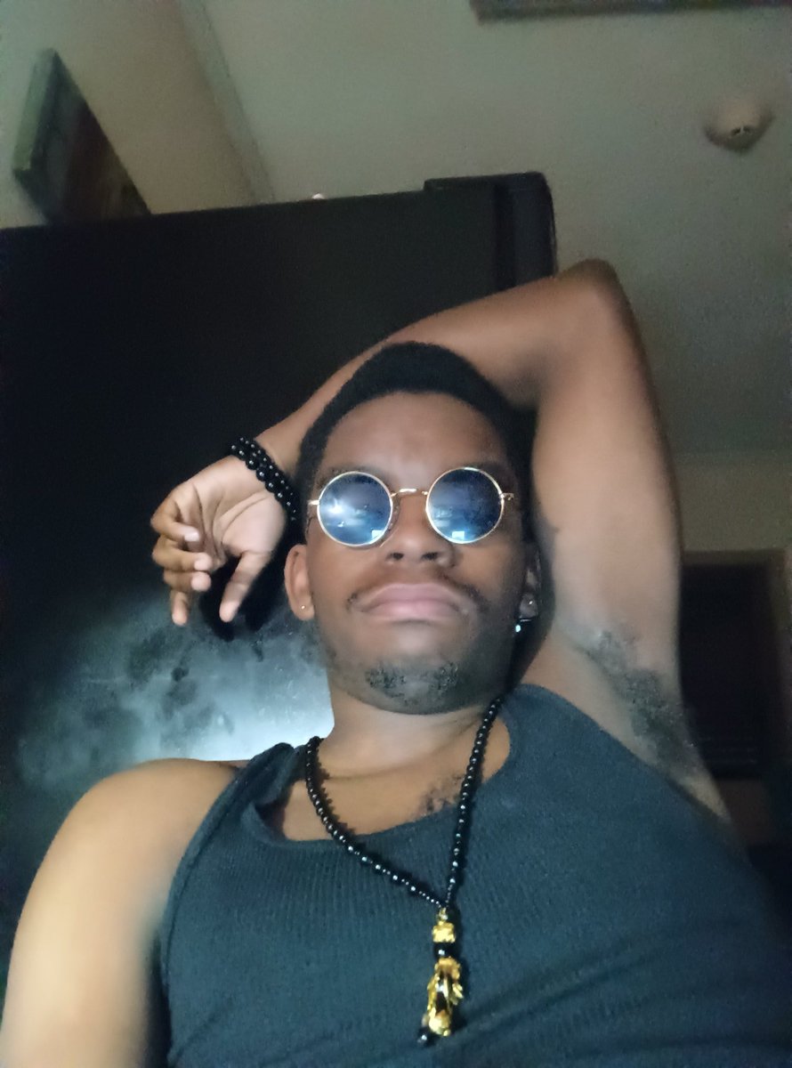 Mrspoon1997's tweet photo. The #artist and his #art https://t.co/dwq9di3ldX