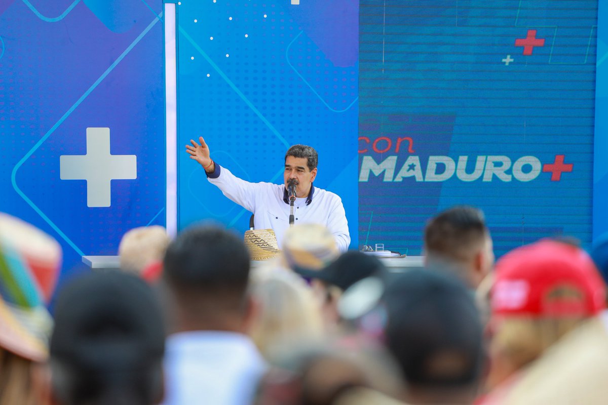 Maravilloso segmento “Con Maduro En La Vía”, donde recorrimos el estado Zulia junto a tres jóvenes que representan los valores zulianos, entre ellos: Endry Méndez, quien me hizo una propuesta y la acepté: la conformación de un grupo que se llamará: “Gaiteros y Gaiteras del