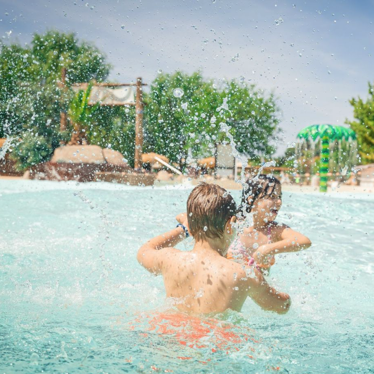 El verano ya no queda tan lejos ☀️😅
Recuerda que con todas las modalidades de #BonoParques podrás entrar gratis en los #Aquopolis de Cullera, Torrevieja, Cartaya y Costa Dorada 💦
Disfruta las veces que quieras y llena tu ocio de planes refrescantes 🏊