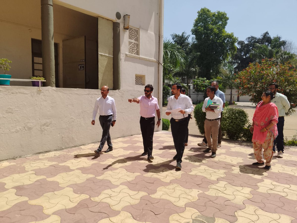 CollectorGodhra's tweet photo. #LokSabhaElections2024 અંતર્ગત એક્સિસીબલ ઓબઝર્વર તરીકે નિયુક્ત થયેલ માન.@udit_ias સાહેબએ ૧૨૭-કાલોલ મતદાન વિ.ના મતદાન કેન્દ્ર M.G.S. સ્કૂલ સ્થિત કાલોલ ૧૮,૨૧ અને ૨૨ની મુલાકાત લઈ દિવ્યાંગ મતદારો માટેની ઉપલબ્ધ સુવિધાઓની ચકાસણી કરી રેમ્પને પહોળુ કરવા સૂચનાઓ આપી.@CEOGujarat @ECISVEEP https://t.co/YYmpxLWHuA