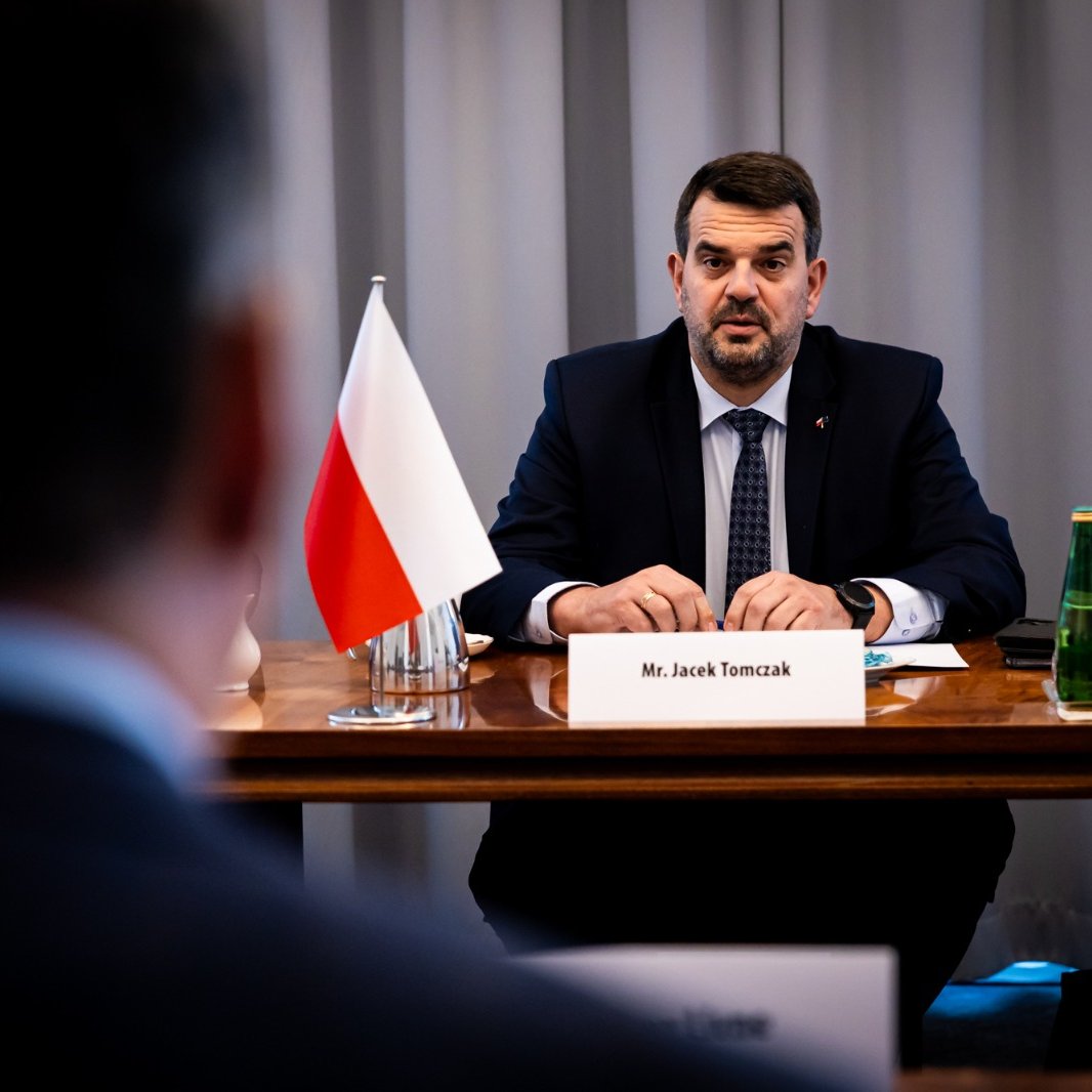 MRiTGOVPL's tweet photo. 💬 Cenimy współpracę z Izraelem w dziedzinie #innowacji i liczymy na kontynuację dialogu w tym zakresie. Chcielibyśmy też wzmocnić 🇵🇱🇮🇱 współpracę handlową i inwestycyjną, szczególnie w sektorze rolno-spożywczym, budowlanym, biotechnologicznym i zaawansowanych technologii - podkreślił wiceminister Jacek Tomczak podczas spotkania z @YacovLivne ambasadorem Izraela w Polsce.