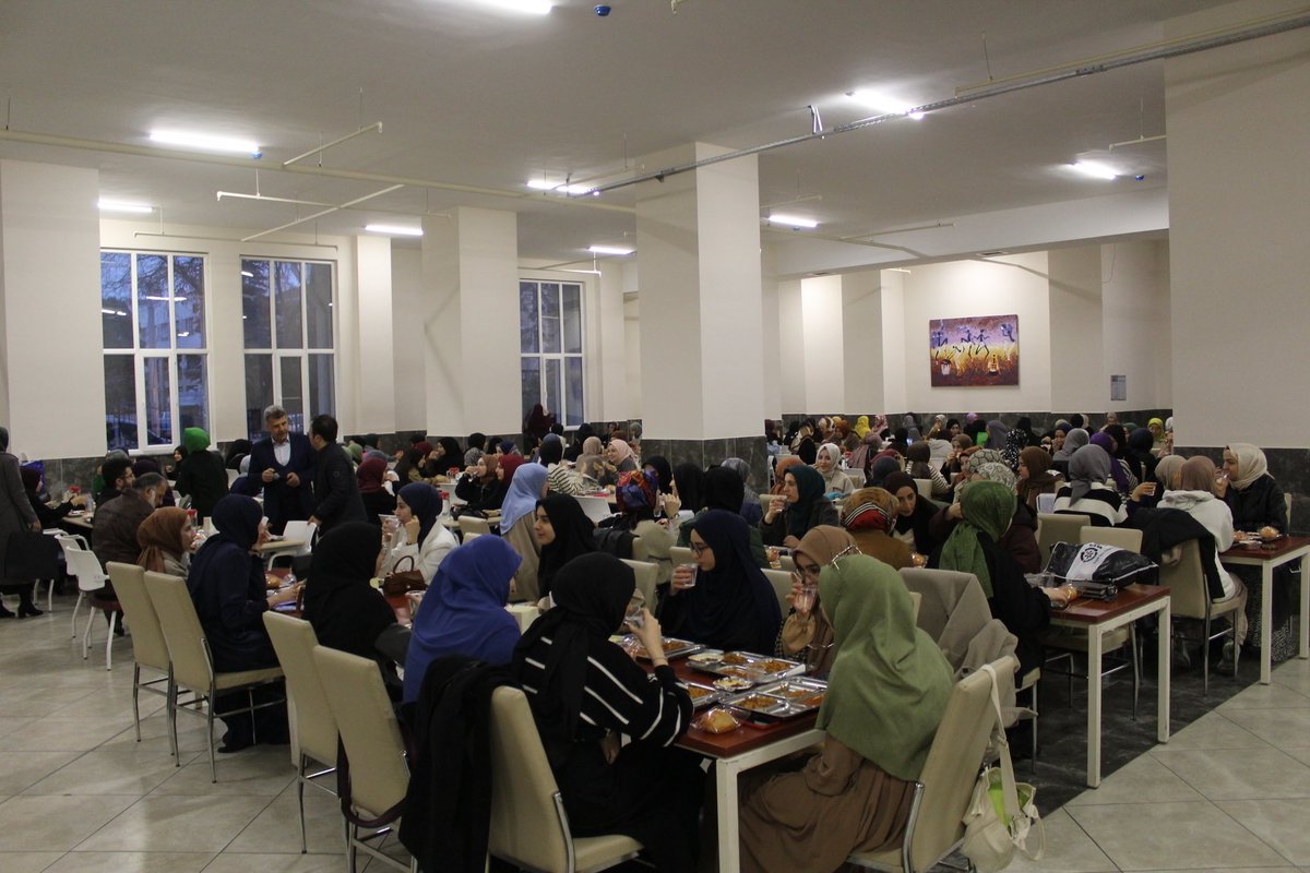 15.03.2024 tarihinde Ahmet Keleşoğlu İlahiyat Fakültesi Yemekhanesinde  öğrencilerimizle beraber iftar programı gerçekleştirdik. 💫💫 @GunesKamil @IrfErdogan @dervisdereli
