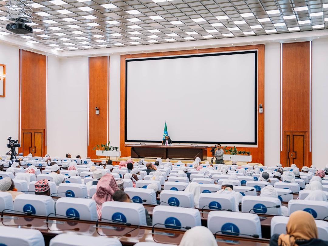 AbiyAhmedAli's tweet photo. This afternoon, I engaged in discussions with leaders of the Ethiopian Islamic Affairs Supreme Council and fathers from various regions on pertinent issues. https://t.co/Sx9ns2iOuP