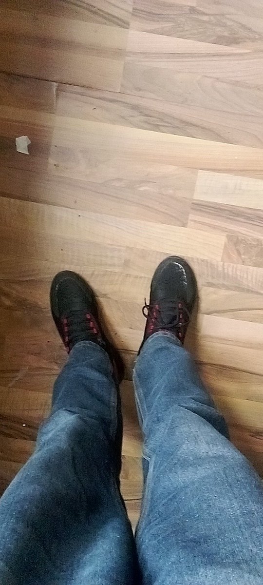 Hier euer MasterLavLav wer ist bereit für mich abzudrücken ich liebe es zu demütigen Alle in meine dms sofort 😈😈🤑
#geldsklave #zahlschwein #cashmaster  #kontofick #zahlsau #zahlsklave #findom #paypig #geldherr #Alpha #feetdom #füße #rtgames #Master #Deutsch
#getragenesocken