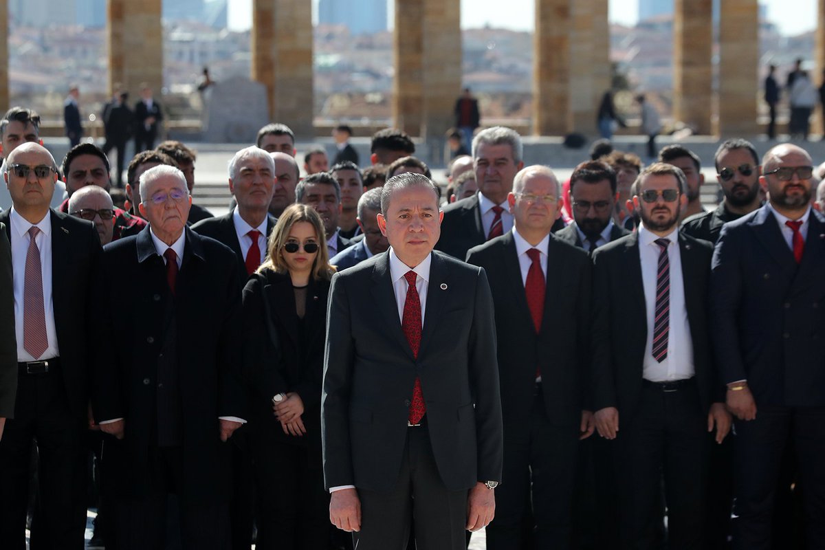 kirmizikara's tweet photo. Gençlerbirliği’mizden Anıtkabir Ziyareti

Kuruluşumuzun 101. yıl dönümü ve yeni yönetimimizin göreve başlaması münasebetiyle, Başkanımız Osman Sungur, Yönetim Kurulu Üyelerimiz, Denetleme, Disiplin ve Divan Kurulu Üyelerimiz, altyapı teknik ekibi ve futbolcularımız, kulüp personelimiz ile taraftar temsilcilerimiz Anıtkabir’i ziyaret ederek Atatürk’ün mozolesine çelenk bıraktı. 

👉 https://t.co/g5kxgNVXdy