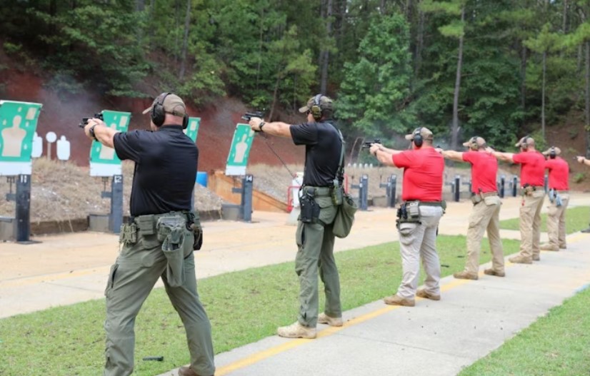 PoliceMag's tweet photo. What does it take to be a “great” firearms instructor? According to two experienced trainers, it is all about observation and communication. Read more:
https://t.co/l98bpUl57l
#firearmsinstructor #policetraining #policefirearms #ileeta #virtra #GPSTC https://t.co/sqJuITOT2j