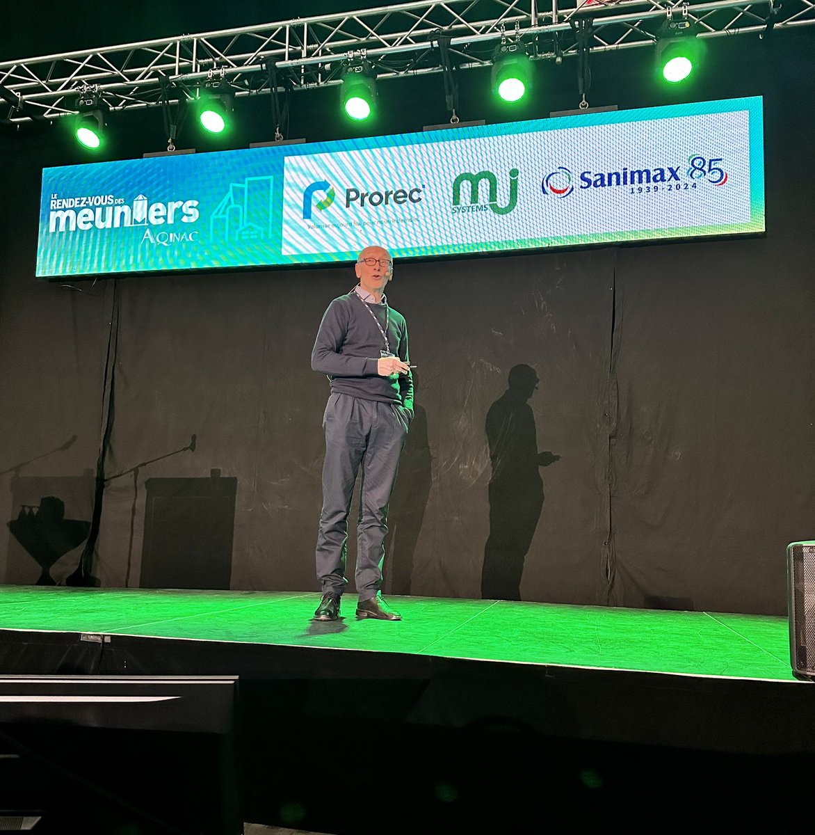 AQINAC (@aqinac) on Twitter photo On poursuit la matinée avec une conférence plus technique. M. Paul Steen de l'entreprise AB Vista UK, nous parle de la vapeur. Ses propriétés, ses effets et surtout, son utilisation dans la fabrication d'aliments pour animaux. 
#AQINAC On poursuit la matinée avec une conférence plus technique. M. Paul Steen de l'entreprise AB Vista UK, nous parle de la vapeur. Ses propriétés, ses effets et surtout, son utilisation dans la fabrication d'aliments pour animaux. 
#AQINAC