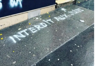 __Melia_____'s tweet photo. THREAD 🧵 : l'antisémitisme et les dérives de l'antisionisme en 🇫🇷 depuis le 07/10

1 - Des tags antisémites (croix gammés, "mort aux juifs"...) fleurissent partout en France. https://t.co/lFKQ4pIKLc