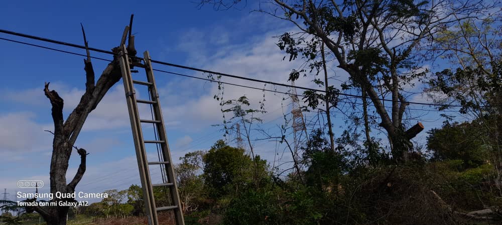 #Cuba 
#LaHabanaDeTodos  
#UnidosXCuba 
<a href="/ETECSA_Cuba/">ETECSA</a> trabaja en el mantenimiento de sus rutas de cable en el Centro Telefónico del Cotorro