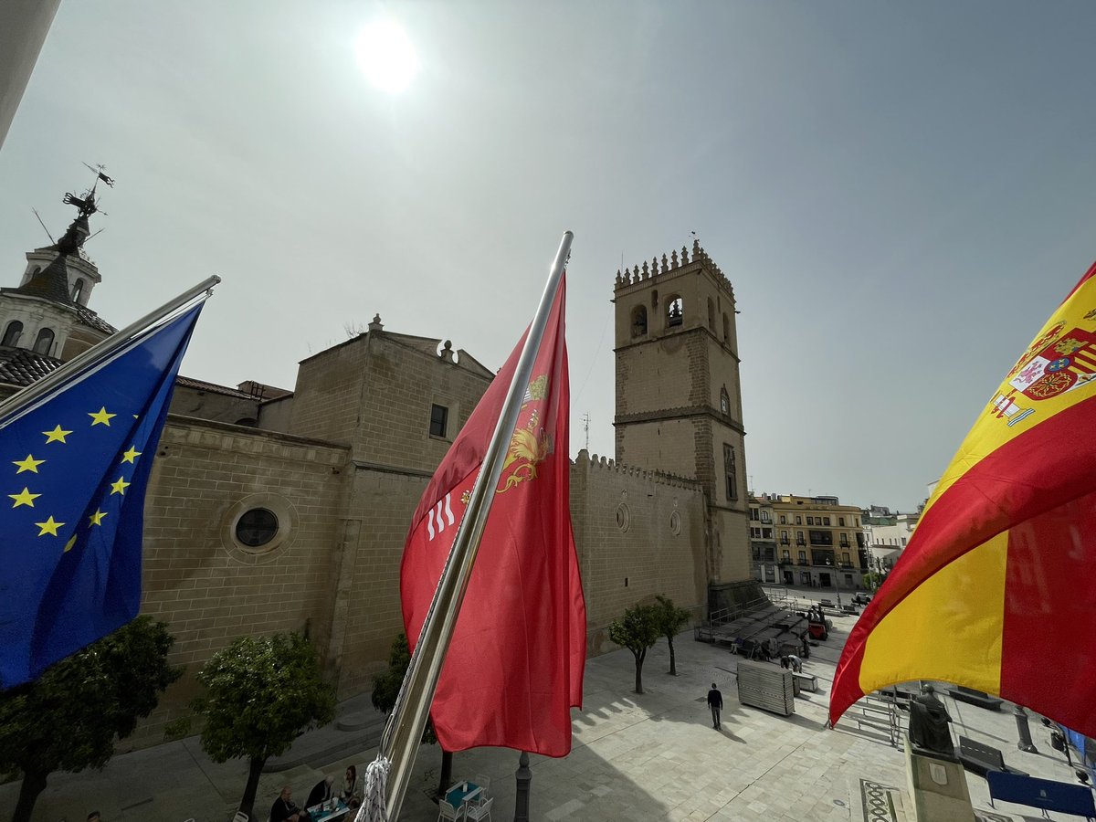 Día histórico para la ciudad de #Badajoz. Gracias a todos los que, de alguna manera, lo habéis hecho posible. No nos hacía falta, pero ya tenemos un símbolo que nos arropa e identifica a todos

#DiaDeBadajoz #BadajozDay