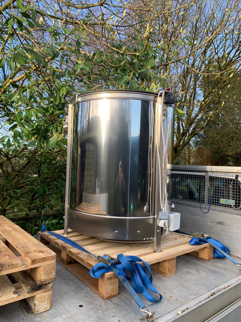 Sourced our new piece of equipment from Norfolk on Sunday with the help of Stewart <a href="/NorfolkHoneyCo/">Stewart Spinks</a>
A shiny new #CarlFritz spinfloat