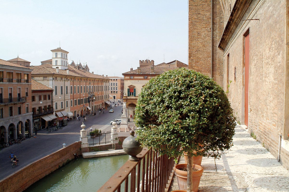 Attraversare la città di #Ferrara con Giorgio #Bassani!
Tre diversi e affascinanti itinerari per percorrere le vie ferraresi e scoprirle - o riscoprirle - attraverso lo sguardo del grande scrittore...
ferrarainfo.com/it/scopri-il-t…