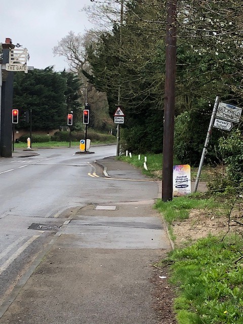 Our 👮‍♀️👮‍♂️officers have conducted high visibility foot patrols today at various locations in #HighBarnet

Targeted foot patrols ☔️have the ability to help reduce Crime & Anti-Social Behaviour, as well as allowing officers to have a better understanding of the area they police.✅
👋