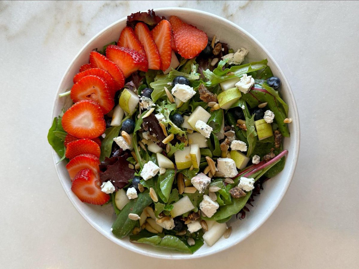 HanleysFoods's tweet photo. Spring is here! Strawberry Spring Salad topped with fruit, goat cheese, figs &amp; nuts. Recipe: https://t.co/wP7S4uKO8e 😍
#dressitbetter #springsalad #strawberryvinaigrette #saladideas https://t.co/WYdwKdhquA