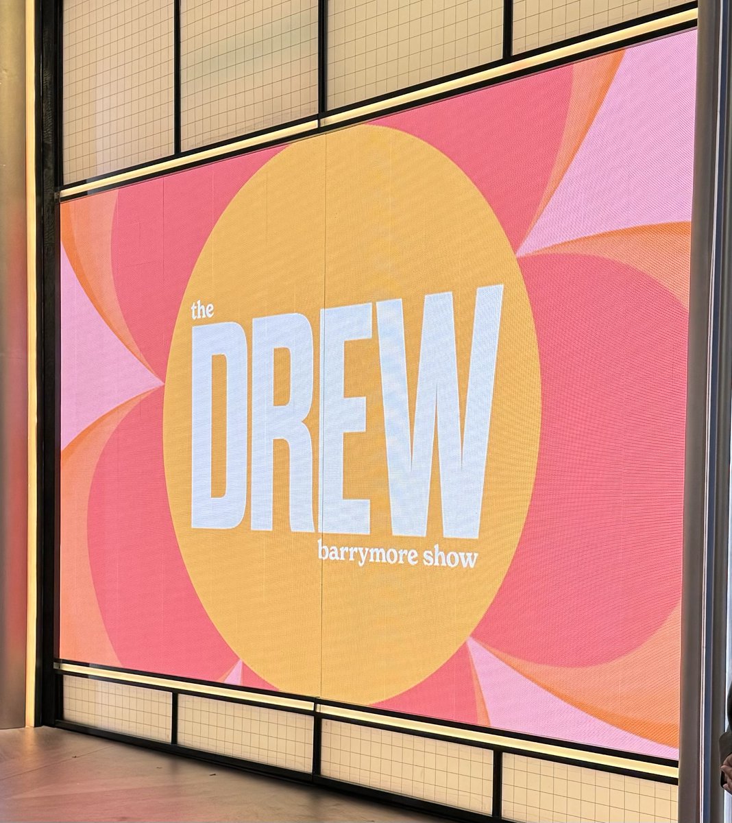 I hope you’ll tune in tomorrow as I co-host the @thedrewbarrymoreshow!!🥰💕 Be sure to check your local listings for air times!