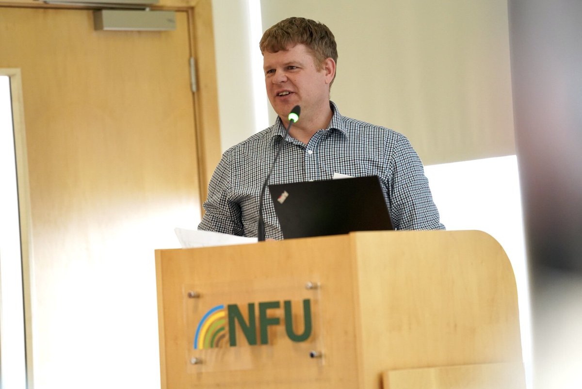 Our final speaker at today's NFU Poultry Research Seminar is egg producer David Throup presenting his @NuffieldFarming study into storage and use of poultry manures, including composting, drying and pelleting for fertilisers, burning for heat, and as a substrate for AD plants 🌎