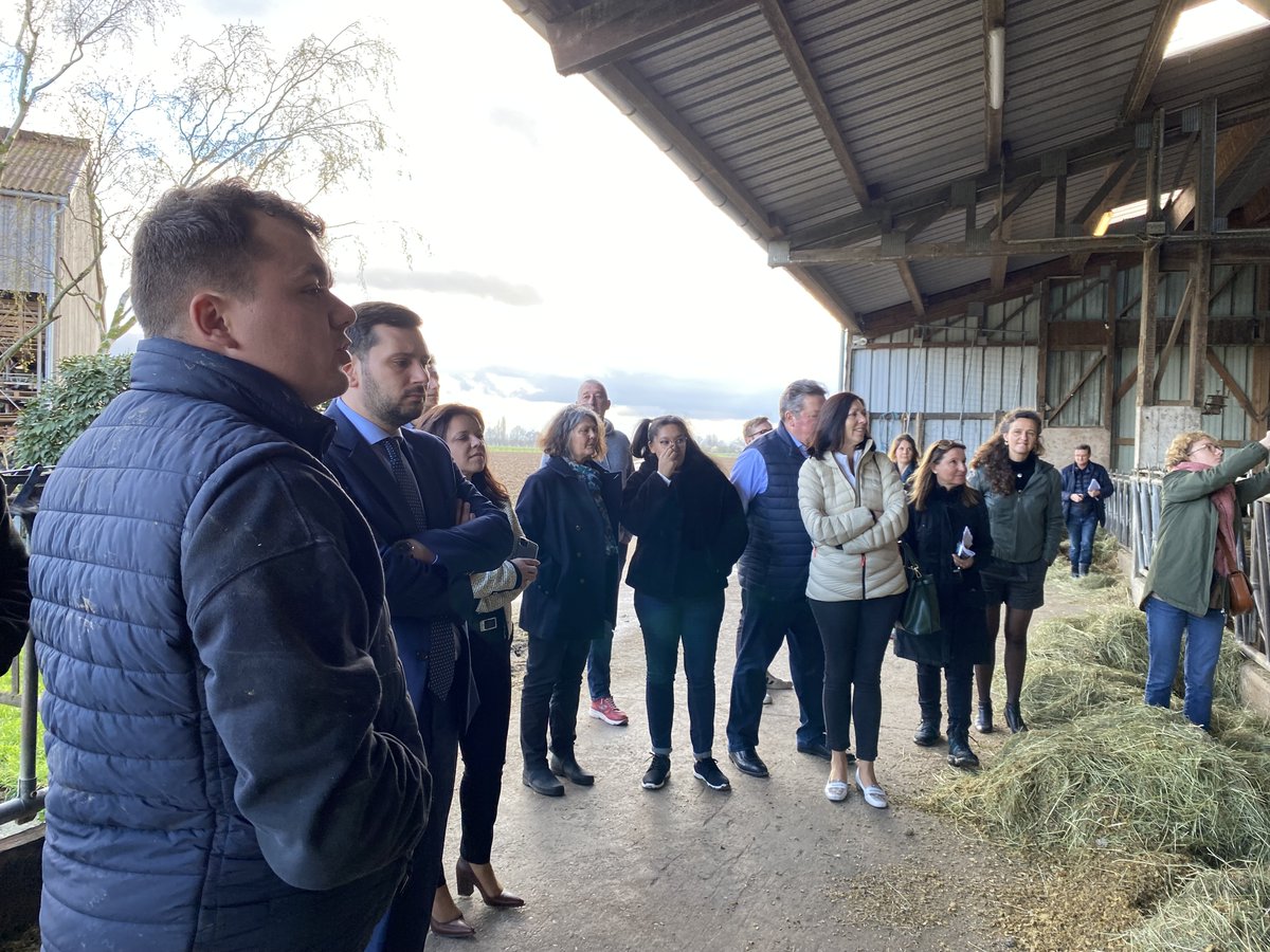 .@CassaroForbach était hier à Scherwiller (67) dans le cadre de la tournée des fonds européens dont l'enjeu est d'aller vers les territoires. Accompagné de @Denise3Buhl, d'Olivier Sohler, de @DieuaideAngeliq et de Jacques Cattin, il s'est rendu sur le site de @EmmausAlsace et sur