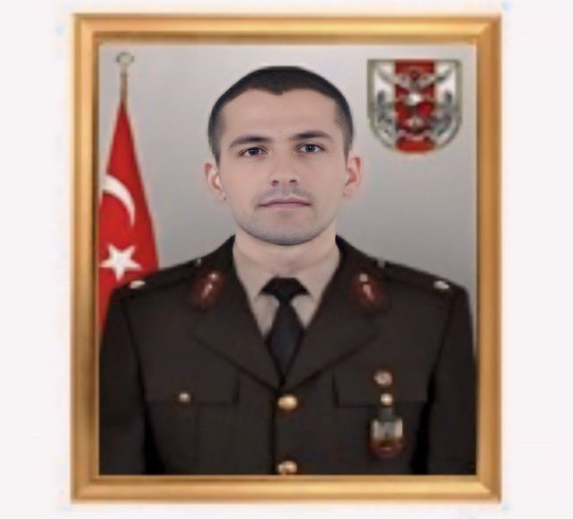DahiliyeDoktoru's tweet photo. Pençe-Kilit Operasyonu bölgesinde meslektaşımız Tbp. Tğm. Hulusi Elçi şehit olmuş…

Kederli ailesinin, ordumuzun, milletimizin ve camiamızın başı sağ olsun. 🇹🇷 https://t.co/CyBbZnXYZA