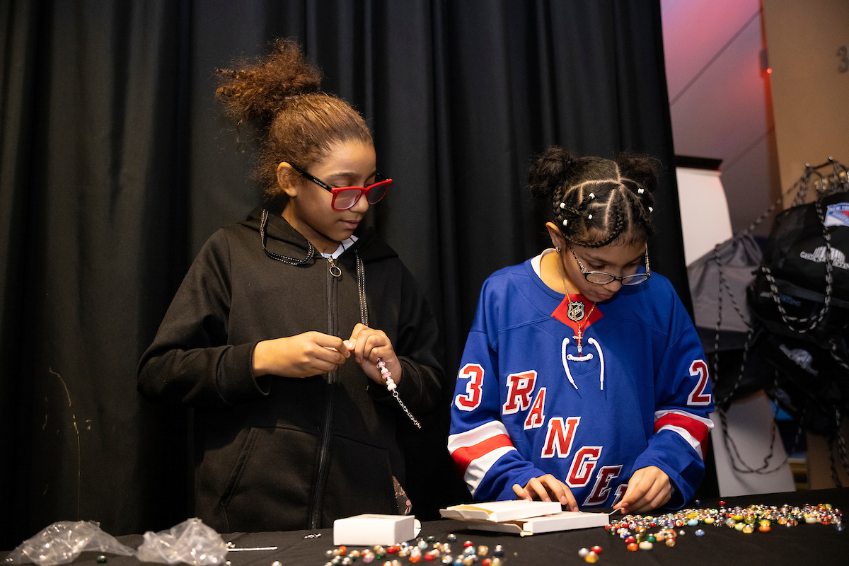 Last week, we celebrated #WomensEmpowermentNight with the @NYRangers! Young women from our #LearnToPlay program came to the arena to hear from female MSG executives, make empowerment bracelets with #NYR coaches' wives, and enjoy the game from a catered lounge! 💙🏒