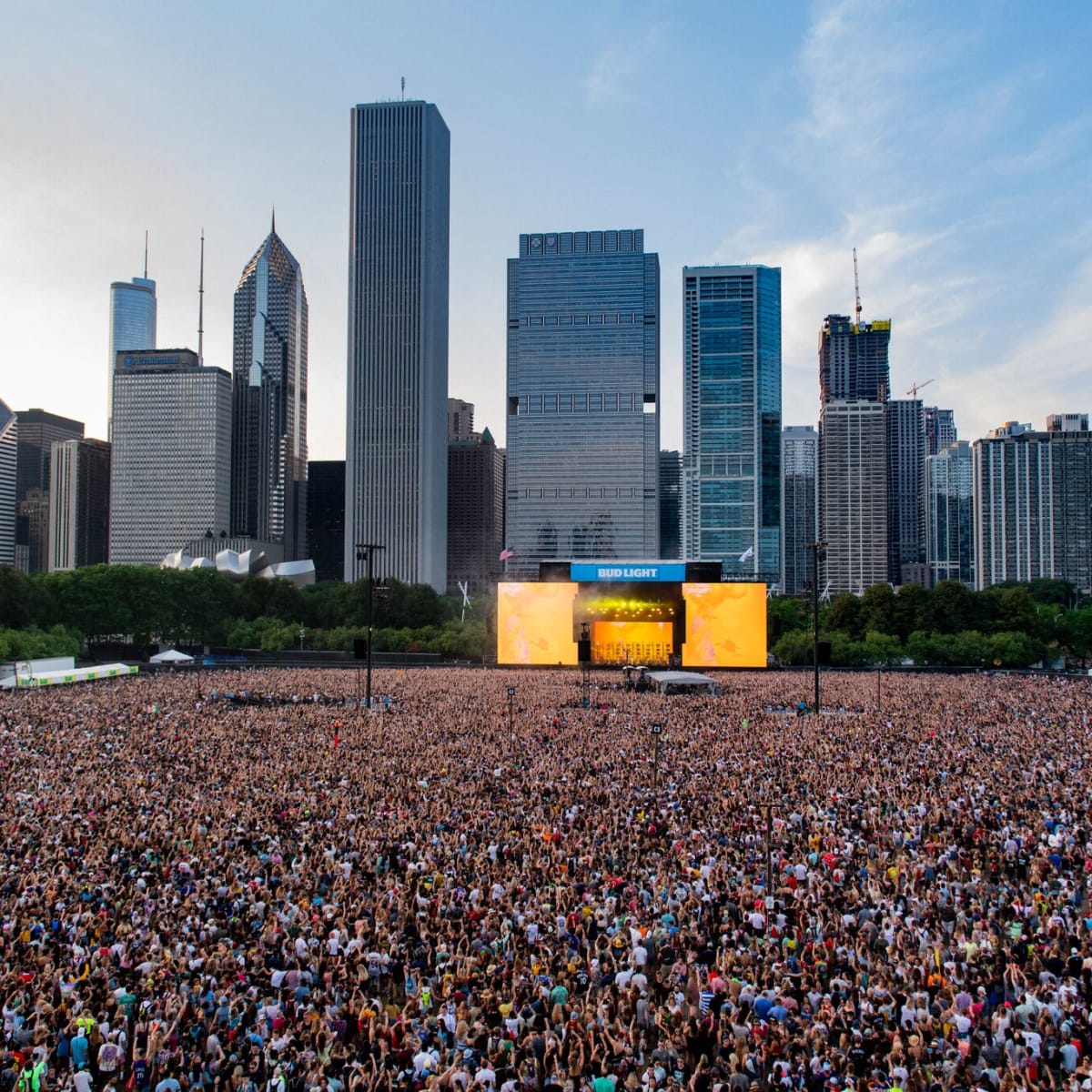 IVEUpdates_'s tweet photo. INFO] @IVEstarship will be performing at the 2024 Lollapalooza chicago.!!🔥

📅August, 1-4, 2024
🏟️Grant Park, IL

~ IVE is the only KPOP FEMALE performing at this big Concert this year.!!
#아이브 #IVE https://t.co/SMWzbN8NMn