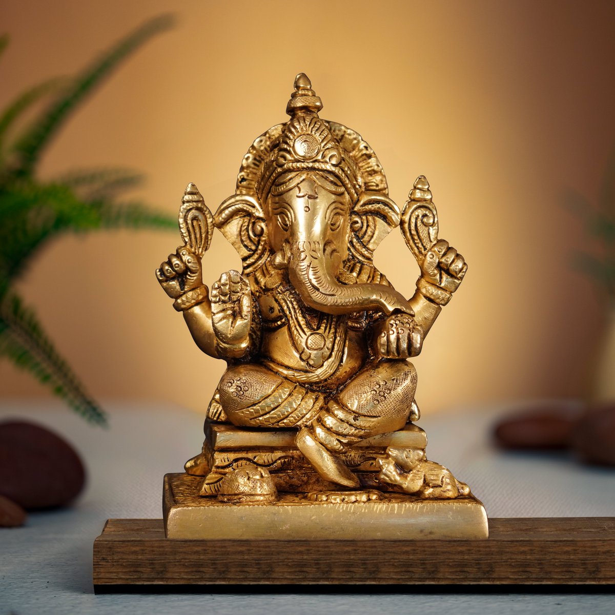 urthindia's tweet photo. Adorn your space with a Brass Ganesha, symbolizing wisdom and prosperity. Crafted with intricate detail, it radiates elegance and spirituality. A timeless addition to any home or altar, it brings blessings and positive energy..#BrassGanesha https://t.co/vWatNkv5ix