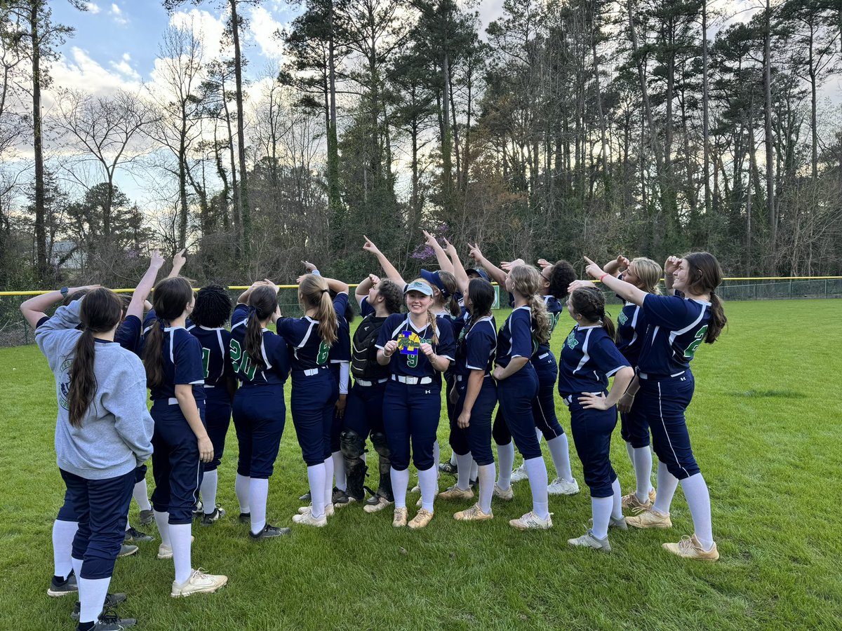 Our #PridePlayeroftheGame from yesterday was Savannah Oberdorf!! She had some solid plays in the field and smacked not one but TWO home runs. We are so proud! 

Third player to #popthechain - and a pride win 8-0 against Enloe💚💙