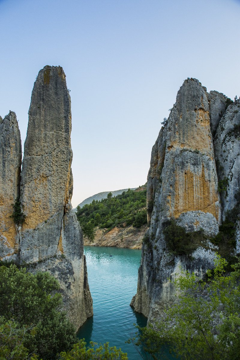 Huesca_LaMagia's tweet photo. #Finestres! 💙 Un espectáculo natural donde las imponentes paredes verticales te invitan a vivir una aventura inolvidable. 😍
Ven a descubrirlo esta #semanasanta! Descárgate nuestra App y encuentra allí todas las excursiones, planes, restaurantes y mucho más... https://t.co/wBmShJWTnb